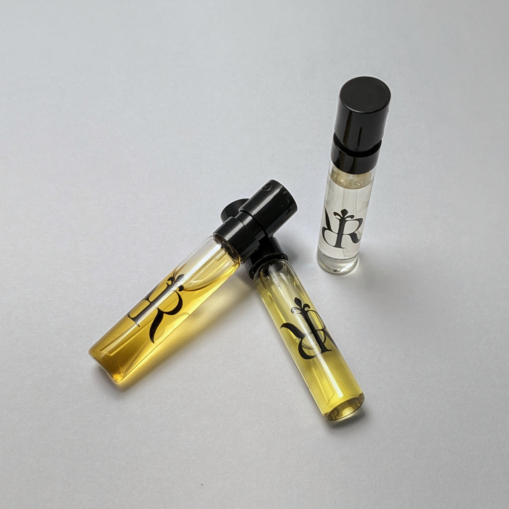 3 vials of 2ml niche perfume samples. Each vial has the Redolescent logo on it. 